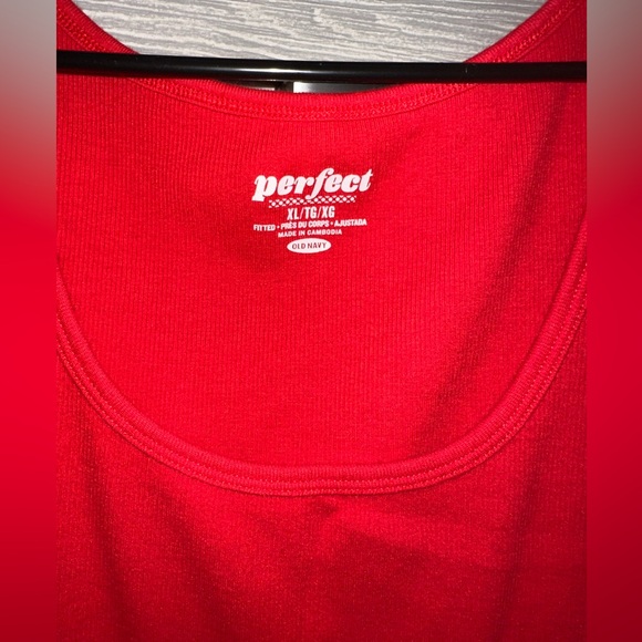 NWOT Old Navy Perfect Fitted Ribbed Cotton Red Tank Top - Picture 3 of 3